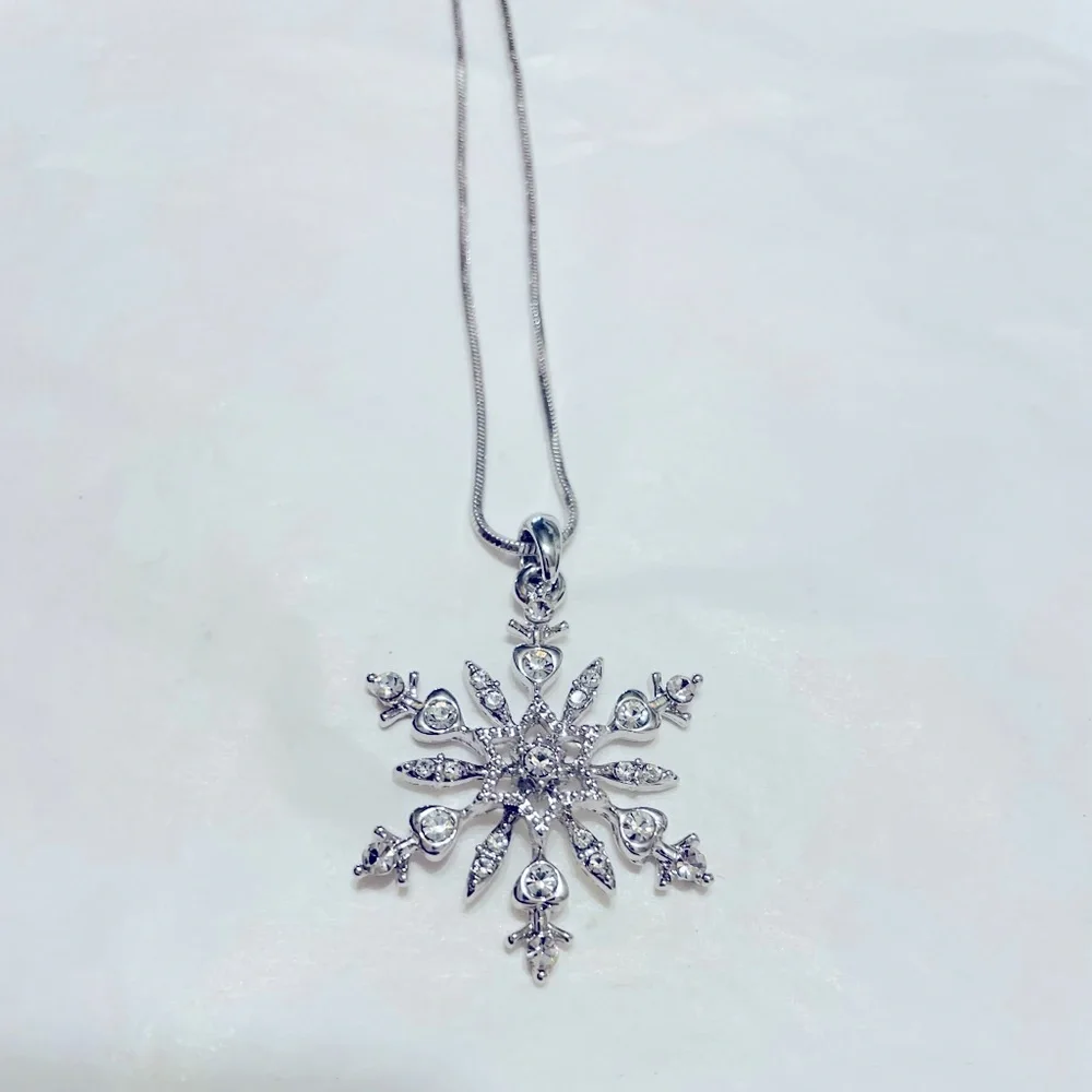 Snowflake Necklace - Picture 1 of 4